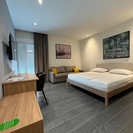 Split Rooftop Suites